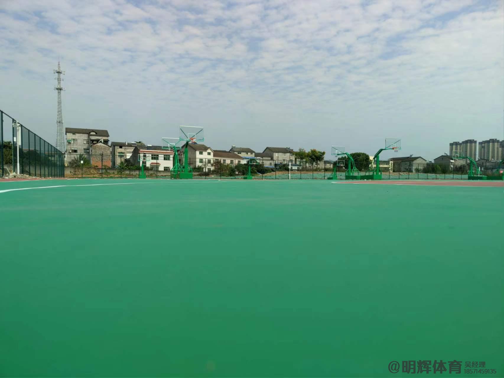 拉萨硬地丙烯酸球场的优缺点